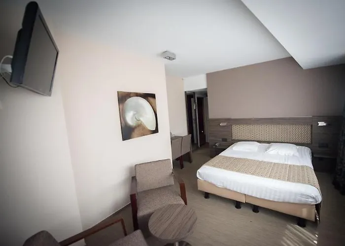 Готель C-hotels Burlington