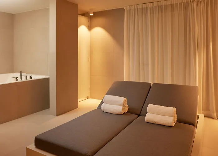 Готель C-hotels Burlington