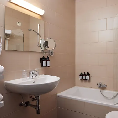 Szálloda C-hotels Burlington 3*